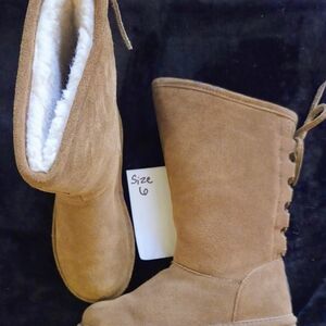 BearPaw Brown Suede Lace-Up Boots size 6